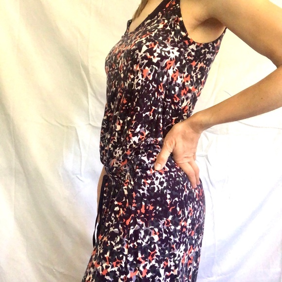 Easy lightweight gathered tie front dress - Picture 2 of 10